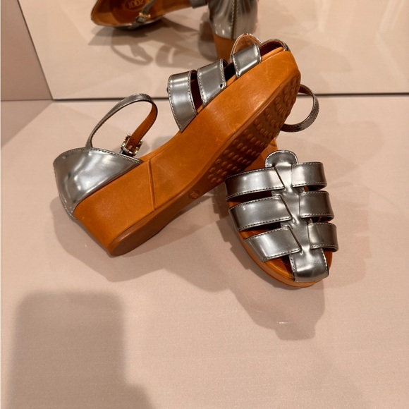 TODS Metallic Silver Women's Sandals - Picture 6 of 8